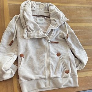 Wanakome zip up with neck